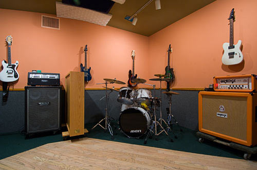 Silent Kid, Tracking Room - Corner View Silent Kid, Tracking Room - Corner View